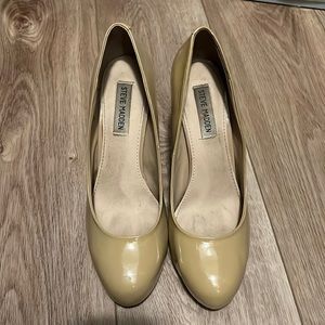 Steve Madden nude pumps